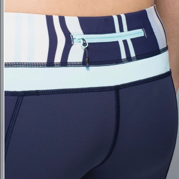 LULULEMON RUN A MARATHON CROP II, Size 4 - Picture 6 of 13